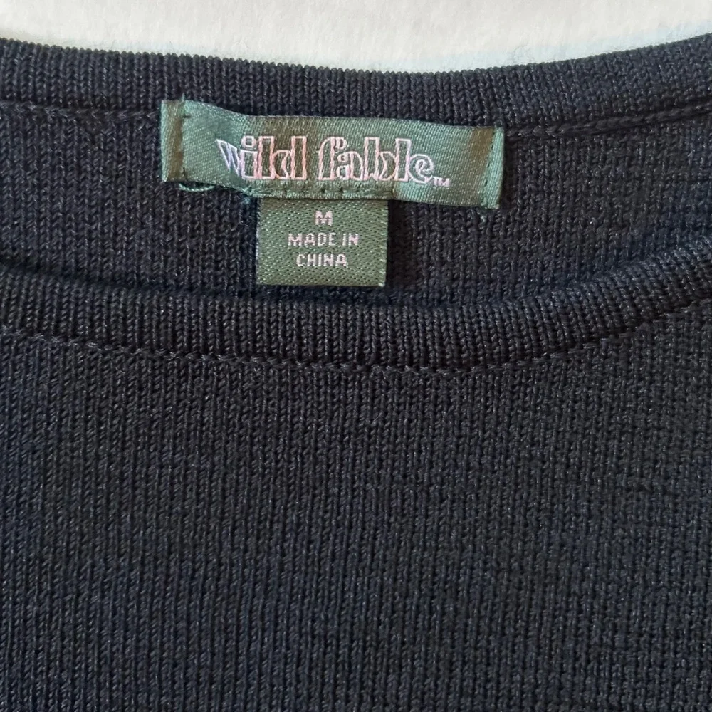 Wild Fable Black cutout back with tie, sweater like fabric ,size  M - Picture 2 of 3